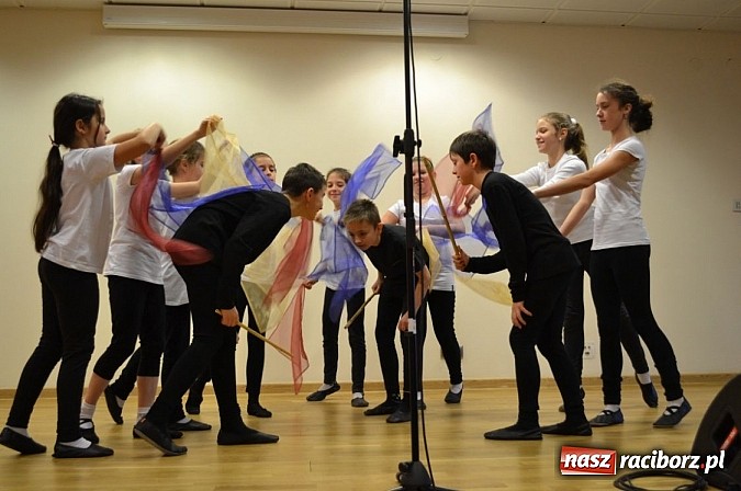 Zdjęcie w galerii na portalu naszraciborz.pl: Karnawałowe rytmy zabrzmiały na Zamku wiadomości z regionu