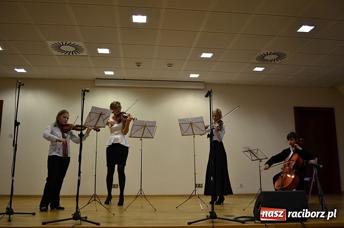 Zdjęcie w galerii na portalu naszraciborz.pl: Karnawałowe rytmy zabrzmiały na Zamku wiadomości z regionu