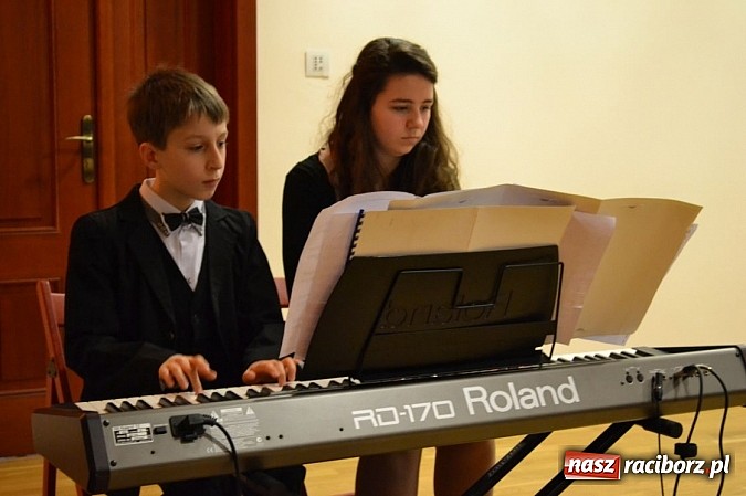 Zdjęcie w galerii na portalu naszraciborz.pl: Karnawałowe rytmy zabrzmiały na Zamku wiadomości z regionu