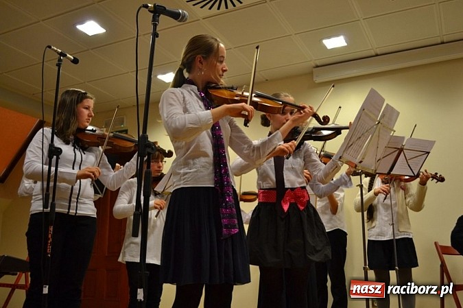 Zdjęcie w galerii na portalu naszraciborz.pl: Karnawałowe rytmy zabrzmiały na Zamku wiadomości z regionu