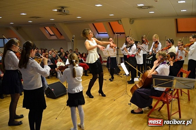 Zdjęcie w galerii na portalu naszraciborz.pl: Karnawałowe rytmy zabrzmiały na Zamku wiadomości z regionu