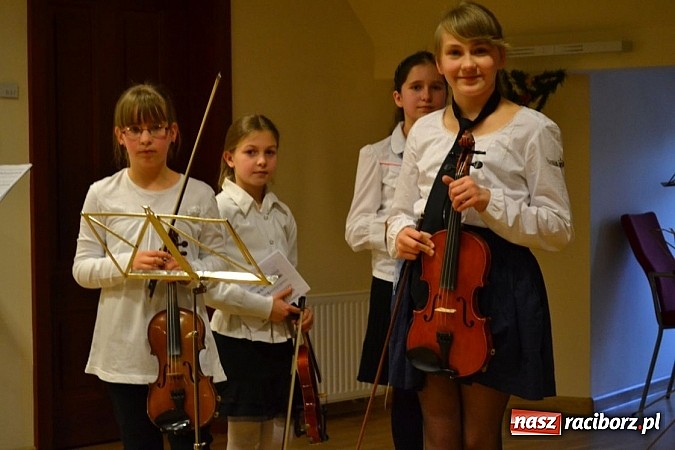 Zdjęcie w galerii na portalu naszraciborz.pl: Karnawałowe rytmy zabrzmiały na Zamku wiadomości z regionu