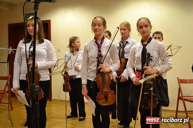 Zdjęcie w galerii na portalu naszraciborz.pl: Karnawałowe rytmy zabrzmiały na Zamku wiadomości z regionu