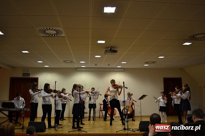 Zdjęcie w galerii na portalu naszraciborz.pl: Karnawałowe rytmy zabrzmiały na Zamku wiadomości z regionu