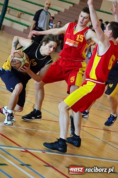 Zdjęcie w galerii na portalu naszraciborz.pl: Zacięta walka o awans do fazy play-off wiadomości z regionu