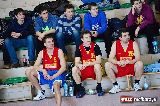 Zdjęcie w galerii na portalu naszraciborz.pl: Zacięta walka o awans do fazy play-off wiadomości z regionu