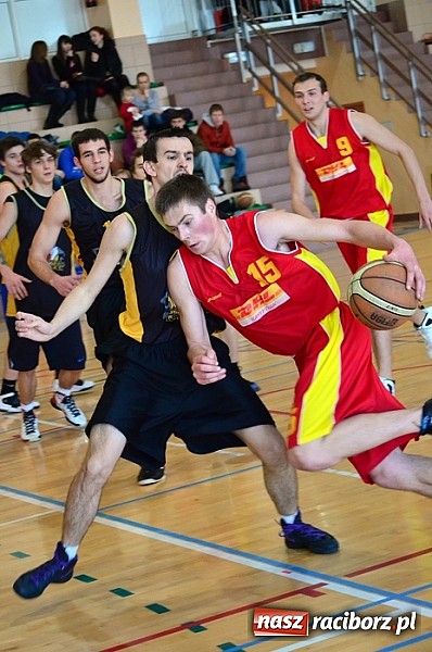 Zdjęcie w galerii na portalu naszraciborz.pl: Zacięta walka o awans do fazy play-off wiadomości z regionu
