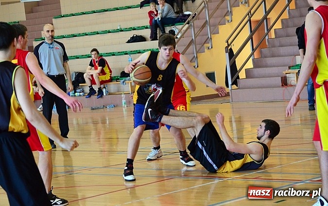 Zdjęcie w galerii na portalu naszraciborz.pl: Zacięta walka o awans do fazy play-off wiadomości z regionu