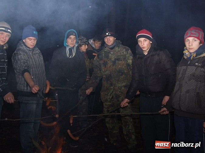 Zdjęcie w galerii na portalu naszraciborz.pl: Nocny survival w Kuźni Raciborskiej wiadomości z regionu