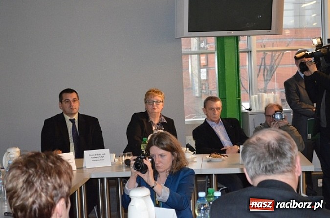 Zdjęcie w galerii na portalu naszraciborz.pl: W walce z niską emisją w śląskich miastach wiadomości z regionu