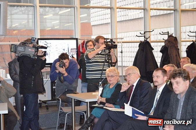 Zdjęcie w galerii na portalu naszraciborz.pl: W walce z niską emisją w śląskich miastach wiadomości z regionu