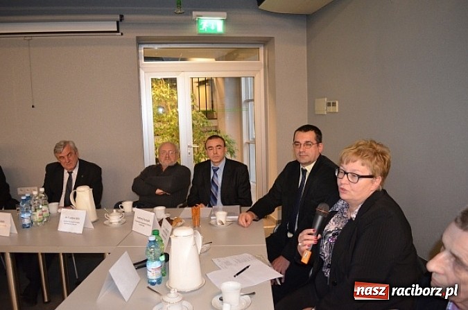 Zdjęcie w galerii na portalu naszraciborz.pl: W walce z niską emisją w śląskich miastach wiadomości z regionu