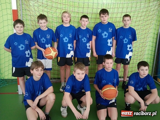 Zdjęcie w galerii na portalu naszraciborz.pl: Gminne rozgrywki basketa w Pawłowie wiadomości z regionu