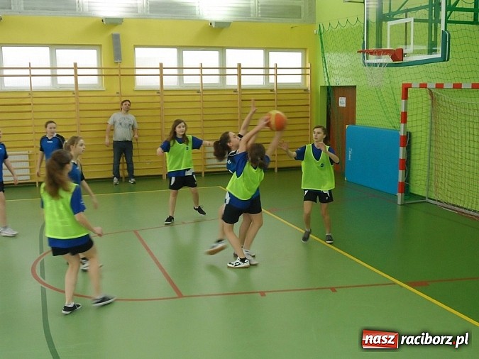 Zdjęcie w galerii na portalu naszraciborz.pl: Gminne rozgrywki basketa w Pawłowie wiadomości z regionu
