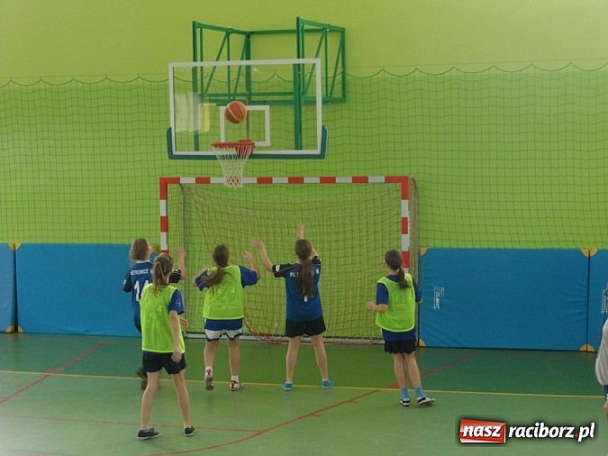 Zdjęcie w galerii na portalu naszraciborz.pl: Gminne rozgrywki basketa w Pawłowie wiadomości z regionu