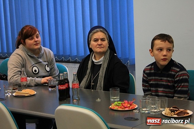 Zdjęcie w galerii na portalu naszraciborz.pl: Zbierali butelki, zostali nagrodzeni! wiadomości z regionu