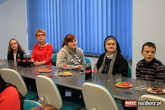 Zdjęcie w galerii na portalu naszraciborz.pl: Zbierali butelki, zostali nagrodzeni! wiadomości z regionu