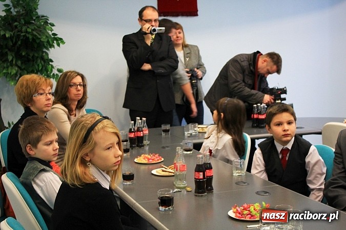 Zdjęcie w galerii na portalu naszraciborz.pl: Zbierali butelki, zostali nagrodzeni! wiadomości z regionu