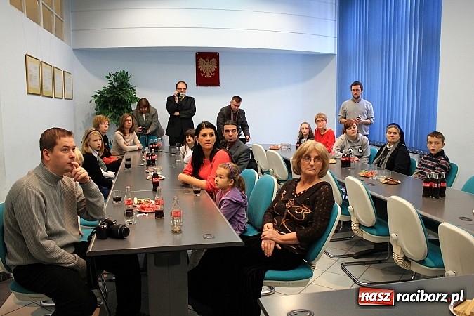 Zdjęcie w galerii na portalu naszraciborz.pl: Zbierali butelki, zostali nagrodzeni! wiadomości z regionu