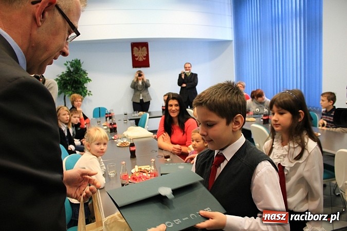 Zdjęcie w galerii na portalu naszraciborz.pl: Zbierali butelki, zostali nagrodzeni! wiadomości z regionu