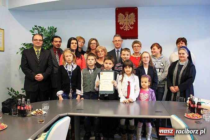 Zdjęcie w galerii na portalu naszraciborz.pl: Zbierali butelki, zostali nagrodzeni! wiadomości z regionu