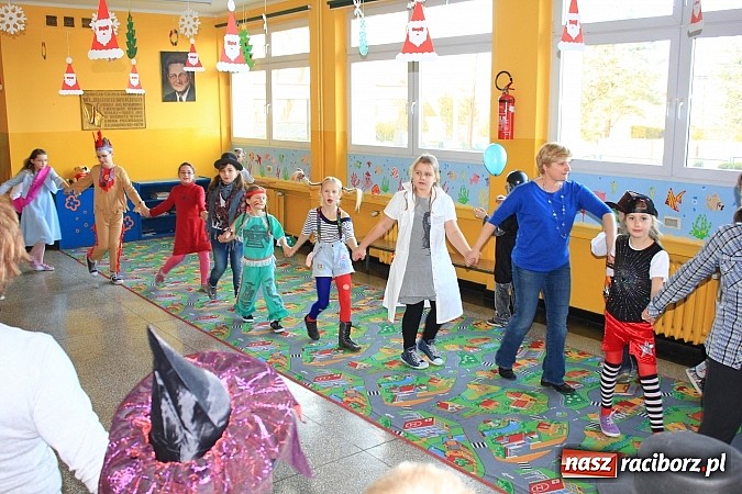 Zdjęcie w galerii na portalu naszraciborz.pl: Szalony bal przebierańców w Krzanowicach wiadomości z regionu