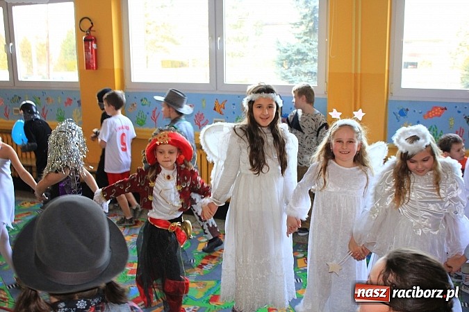 Zdjęcie w galerii na portalu naszraciborz.pl: Szalony bal przebierańców w Krzanowicach wiadomości z regionu