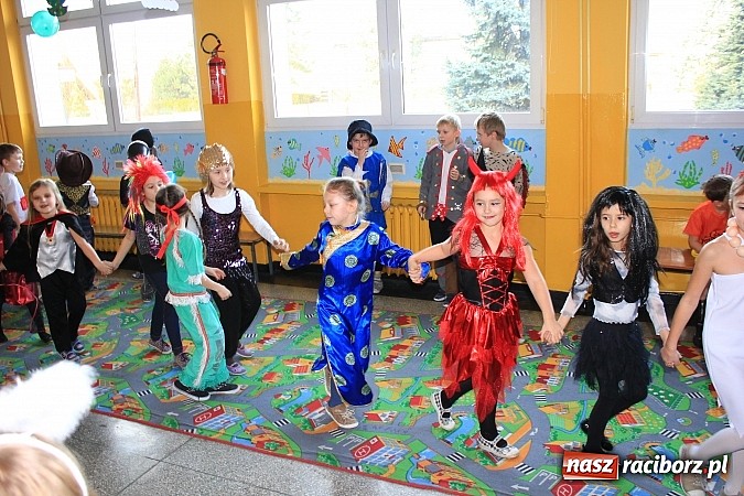 Zdjęcie w galerii na portalu naszraciborz.pl: Szalony bal przebierańców w Krzanowicach wiadomości z regionu