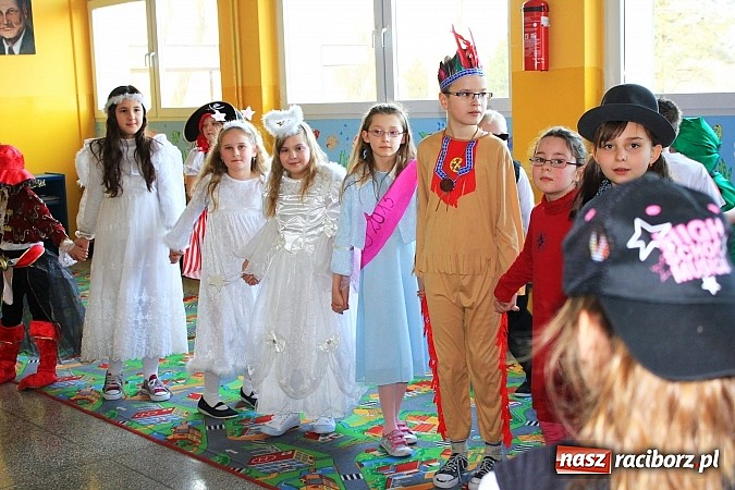 Zdjęcie w galerii na portalu naszraciborz.pl: Szalony bal przebierańców w Krzanowicach wiadomości z regionu