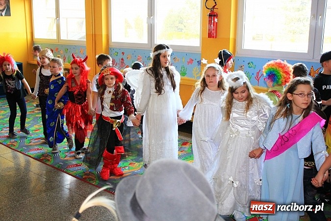 Zdjęcie w galerii na portalu naszraciborz.pl: Szalony bal przebierańców w Krzanowicach wiadomości z regionu