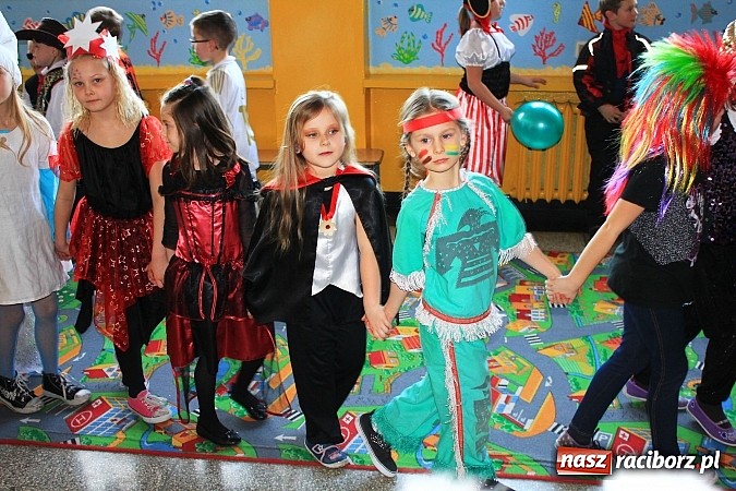 Zdjęcie w galerii na portalu naszraciborz.pl: Szalony bal przebierańców w Krzanowicach wiadomości z regionu