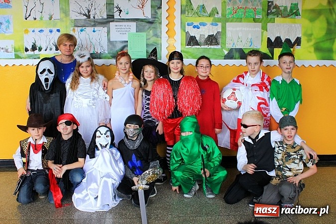 Zdjęcie w galerii na portalu naszraciborz.pl: Szalony bal przebierańców w Krzanowicach wiadomości z regionu