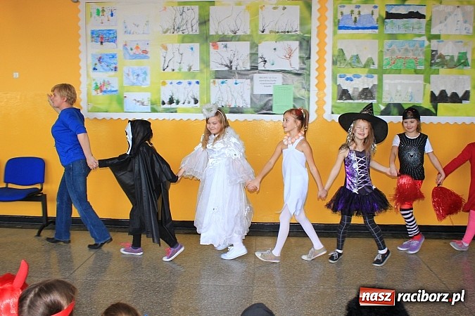 Zdjęcie w galerii na portalu naszraciborz.pl: Szalony bal przebierańców w Krzanowicach wiadomości z regionu