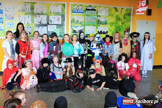Zdjęcie w galerii na portalu naszraciborz.pl: Szalony bal przebierańców w Krzanowicach wiadomości z regionu