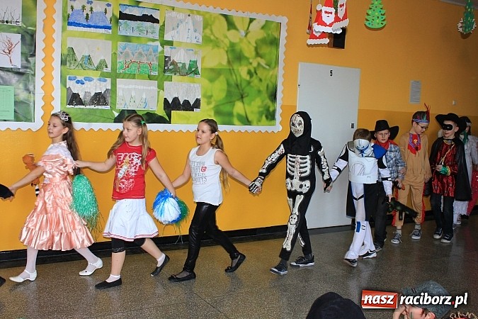 Zdjęcie w galerii na portalu naszraciborz.pl: Szalony bal przebierańców w Krzanowicach wiadomości z regionu