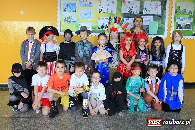Zdjęcie w galerii na portalu naszraciborz.pl: Szalony bal przebierańców w Krzanowicach wiadomości z regionu