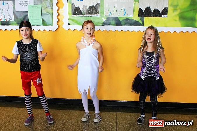 Zdjęcie w galerii na portalu naszraciborz.pl: Szalony bal przebierańców w Krzanowicach wiadomości z regionu