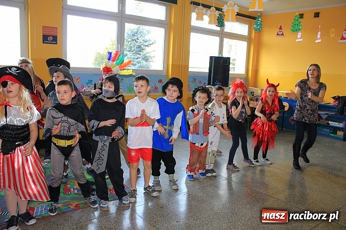 Zdjęcie w galerii na portalu naszraciborz.pl: Szalony bal przebierańców w Krzanowicach wiadomości z regionu