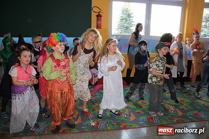 Zdjęcie w galerii na portalu naszraciborz.pl: Szalony bal przebierańców w Krzanowicach wiadomości z regionu