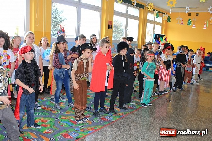 Zdjęcie w galerii na portalu naszraciborz.pl: Szalony bal przebierańców w Krzanowicach wiadomości z regionu