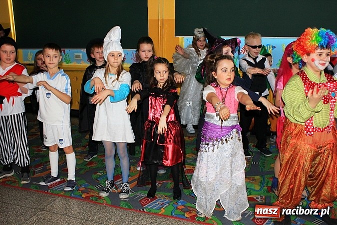 Zdjęcie w galerii na portalu naszraciborz.pl: Szalony bal przebierańców w Krzanowicach wiadomości z regionu