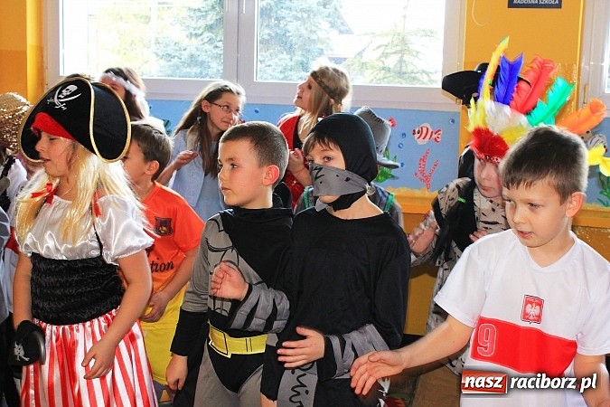 Zdjęcie w galerii na portalu naszraciborz.pl: Szalony bal przebierańców w Krzanowicach wiadomości z regionu