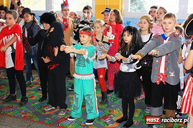 Zdjęcie w galerii na portalu naszraciborz.pl: Szalony bal przebierańców w Krzanowicach wiadomości z regionu