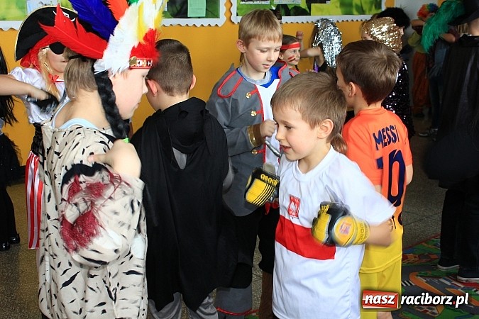 Zdjęcie w galerii na portalu naszraciborz.pl: Szalony bal przebierańców w Krzanowicach wiadomości z regionu
