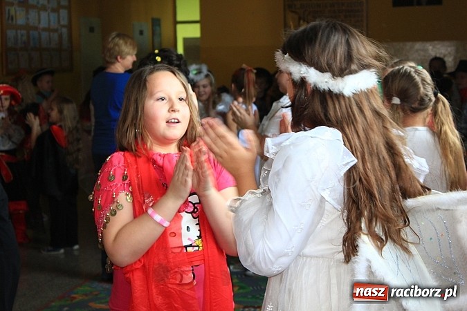 Zdjęcie w galerii na portalu naszraciborz.pl: Szalony bal przebierańców w Krzanowicach wiadomości z regionu