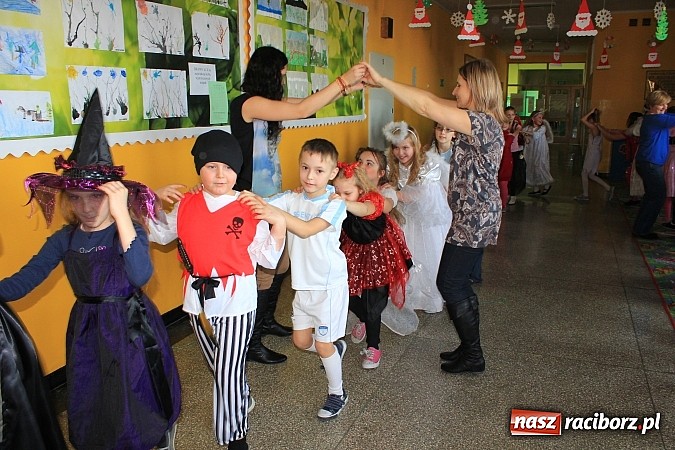 Zdjęcie w galerii na portalu naszraciborz.pl: Szalony bal przebierańców w Krzanowicach wiadomości z regionu