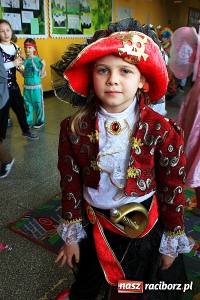 Zdjęcie w galerii na portalu naszraciborz.pl: Szalony bal przebierańców w Krzanowicach wiadomości z regionu