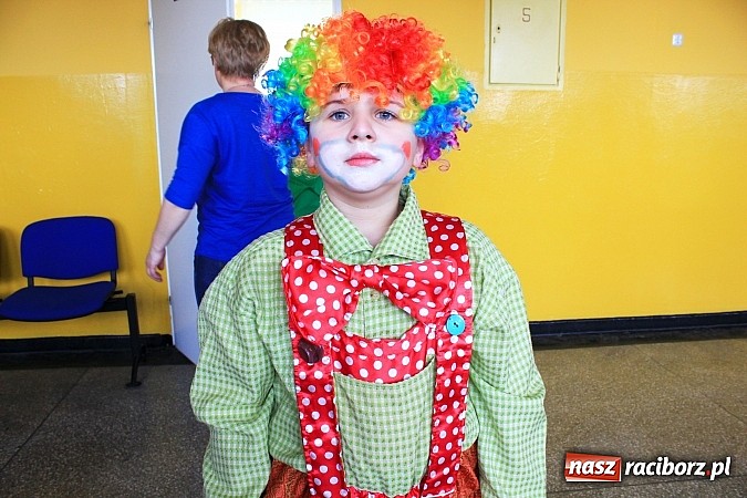 Zdjęcie w galerii na portalu naszraciborz.pl: Szalony bal przebierańców w Krzanowicach wiadomości z regionu
