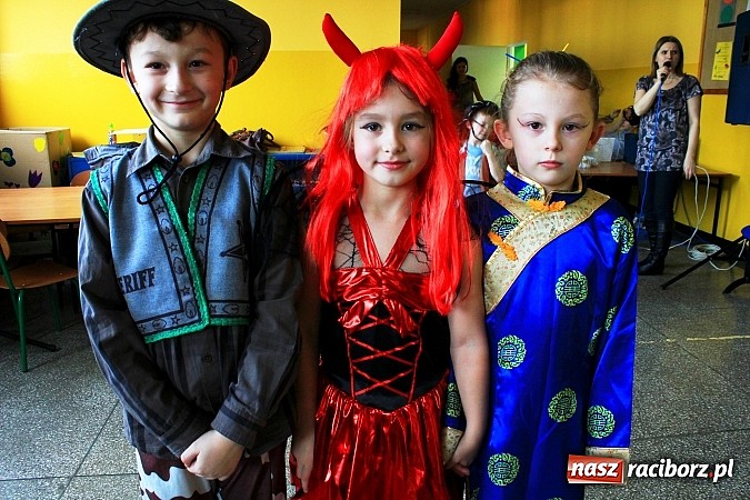 Zdjęcie w galerii na portalu naszraciborz.pl: Szalony bal przebierańców w Krzanowicach wiadomości z regionu
