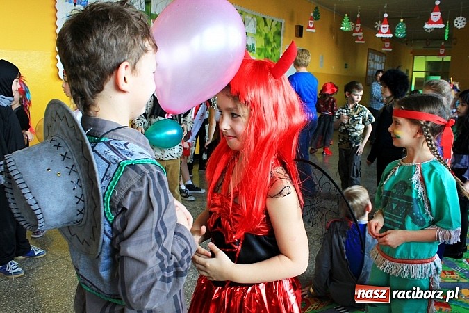 Zdjęcie w galerii na portalu naszraciborz.pl: Szalony bal przebierańców w Krzanowicach wiadomości z regionu